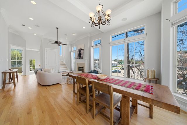 2002 Sabine Street, Houston, TX 77007