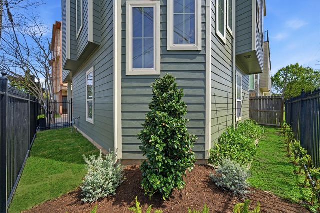 2002 Sabine Street, Houston, TX 77007