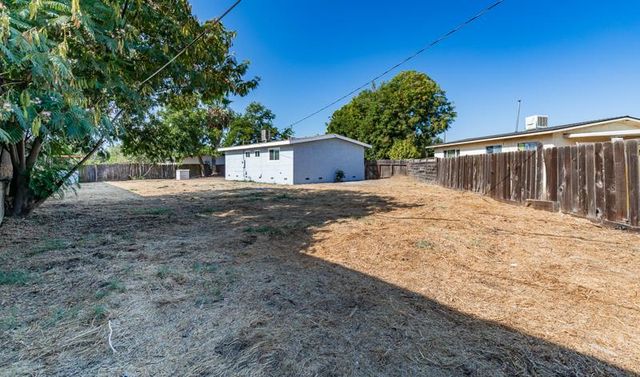 6302 N Glenn Avenue, Fresno, CA 93704