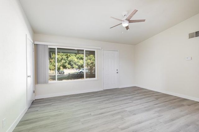 6302 N Glenn Avenue, Fresno, CA 93704