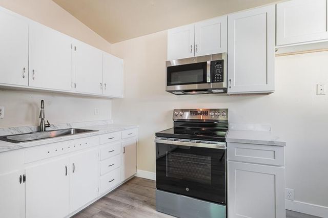 6302 N Glenn Avenue, Fresno, CA 93704