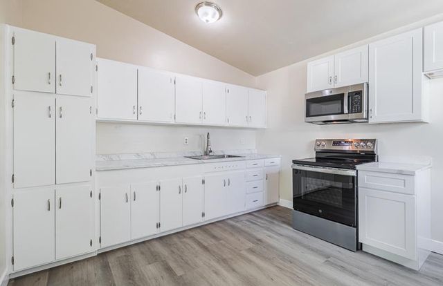 6302 N Glenn Avenue, Fresno, CA 93704
