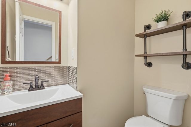 138 Sunnyvale Ct, Franklin Twp., NJ 08873