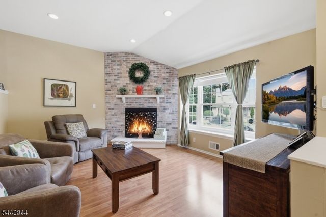 138 Sunnyvale Ct, Franklin Twp., NJ 08873