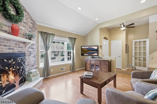 138 Sunnyvale Ct, Franklin Twp., NJ 08873