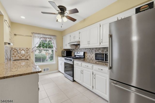 138 Sunnyvale Ct, Franklin Twp., NJ 08873