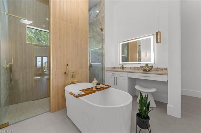 5333 Majestic CT, Cape Coral, FL 33904