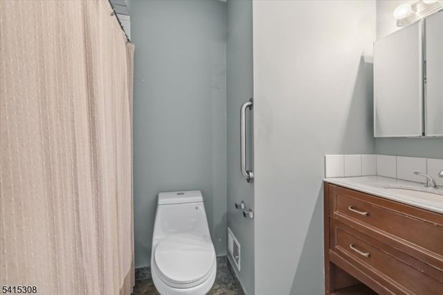 117 Sunset Ky, Secaucus Town, NJ 07094