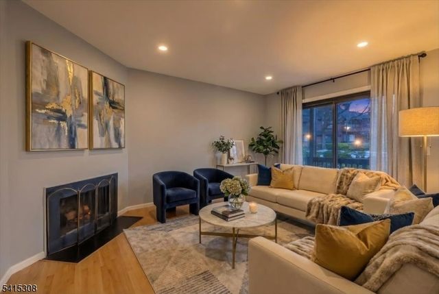 117 Sunset Ky, Secaucus Town, NJ 07094