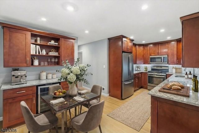 117 Sunset Ky, Secaucus Town, NJ 07094