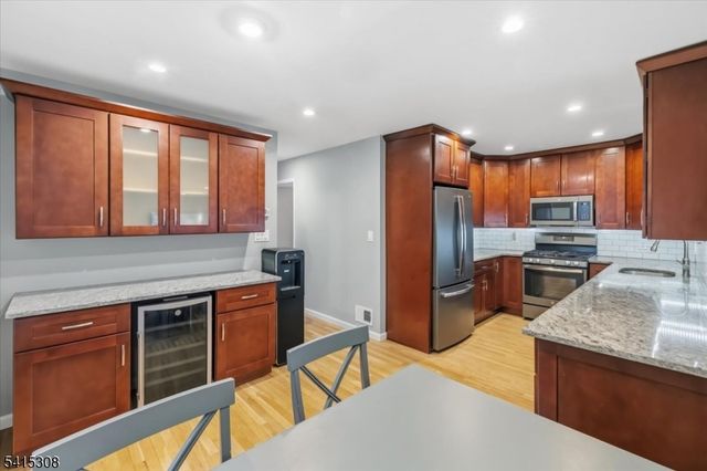 117 Sunset Ky, Secaucus Town, NJ 07094