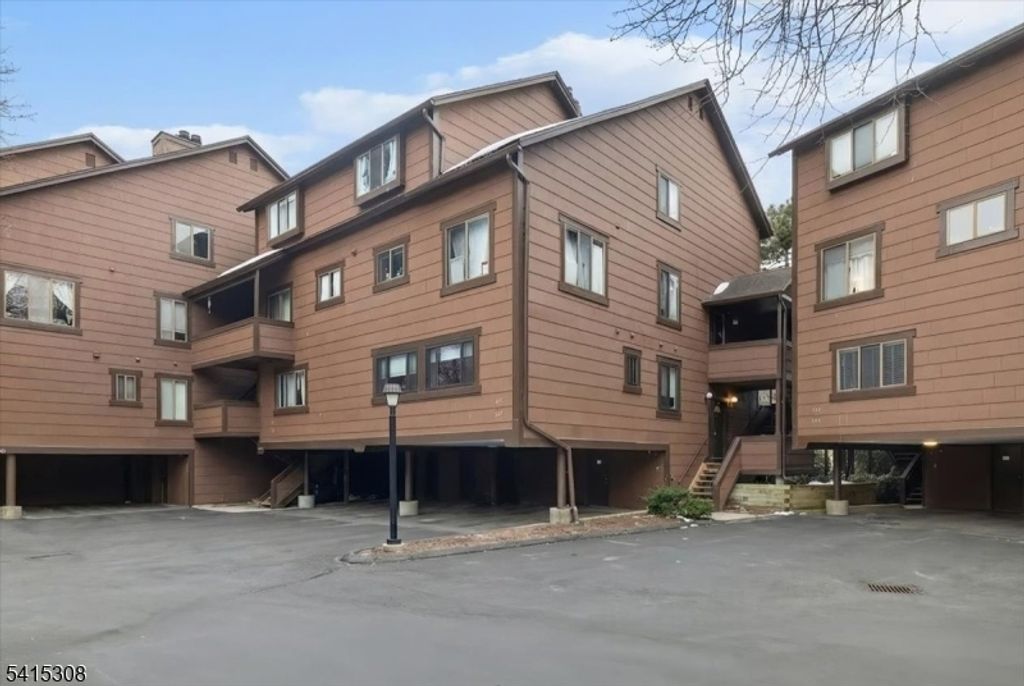 117 Sunset Ky, Secaucus Town, NJ 07094