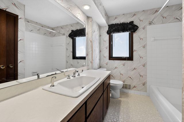 8730 Summit Drive, Eden Prairie, MN 55347