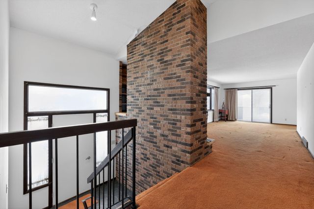 8730 Summit Drive, Eden Prairie, MN 55347