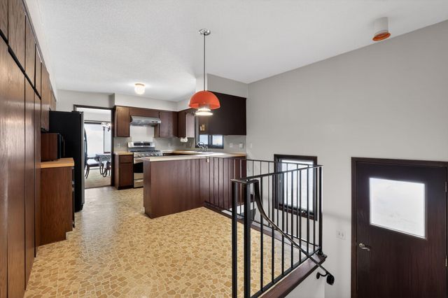 8730 Summit Drive, Eden Prairie, MN 55347