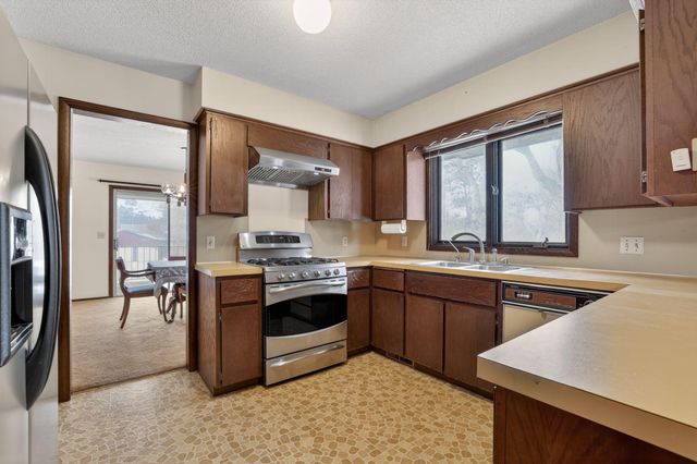 8730 Summit Drive, Eden Prairie, MN 55347