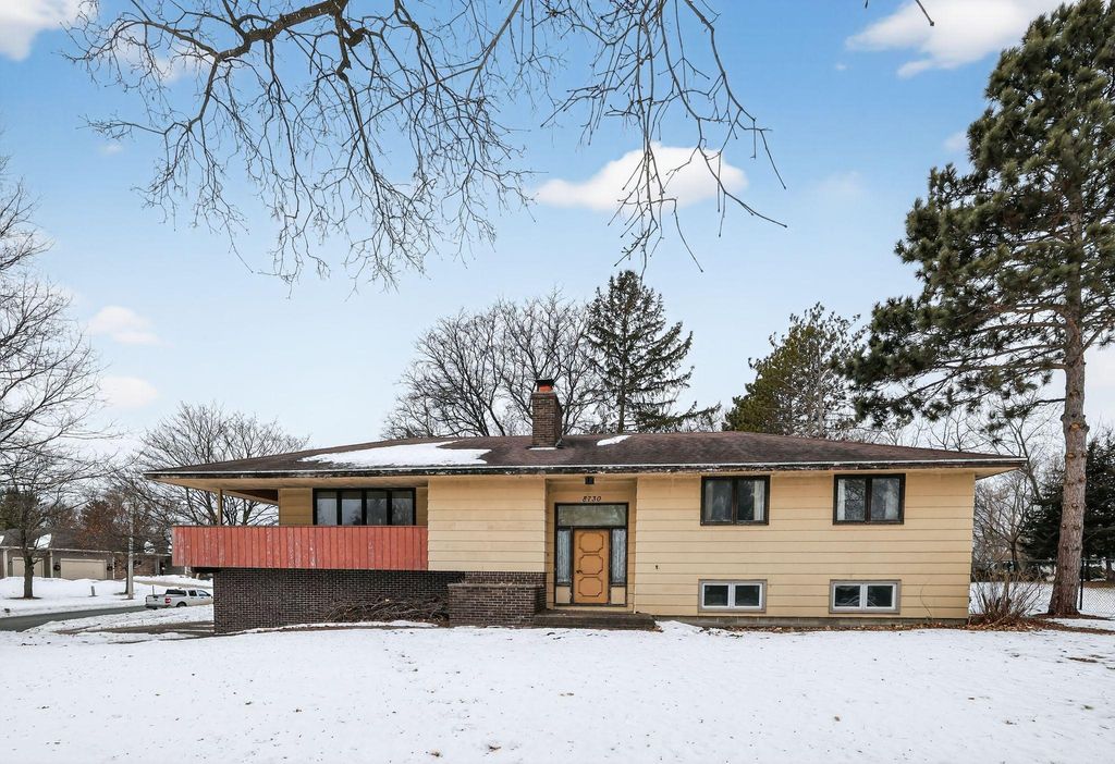 8730 Summit Drive, Eden Prairie, MN 55347