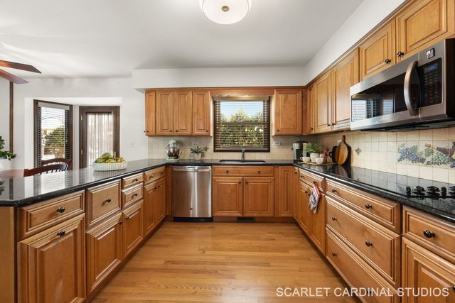 307 Leeds Court, Naperville, IL 60565