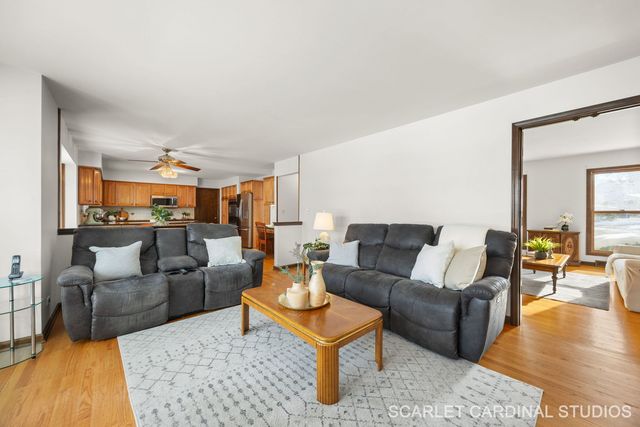 307 Leeds Court, Naperville, IL 60565