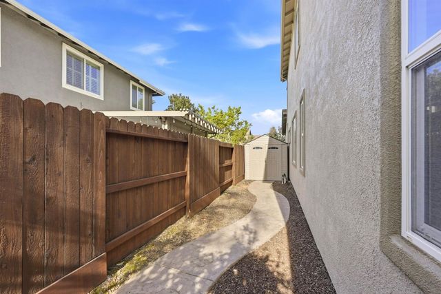 1105 Branston Dr, Roseville, CA 95747