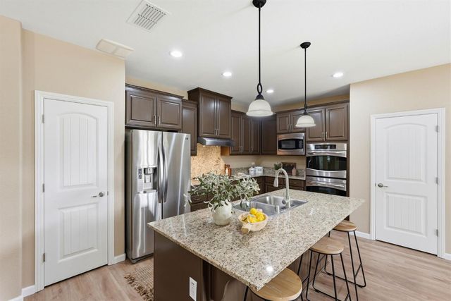 1105 Branston Dr, Roseville, CA 95747