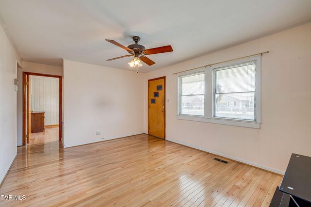 1636 Redwood Drive, Kingsport, TN 37664