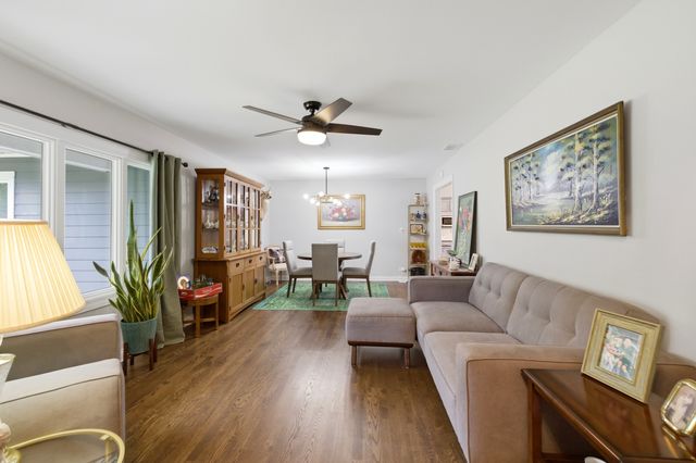 1321 Cumberland Circle E, Elk Grove Village, IL 60007