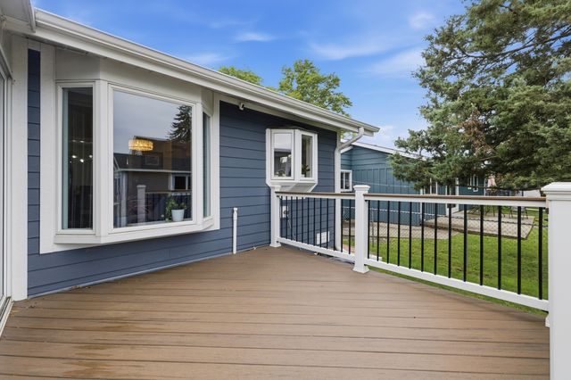 1321 Cumberland Circle E, Elk Grove Village, IL 60007