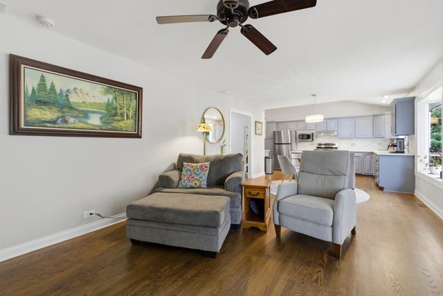 1321 Cumberland Circle E, Elk Grove Village, IL 60007