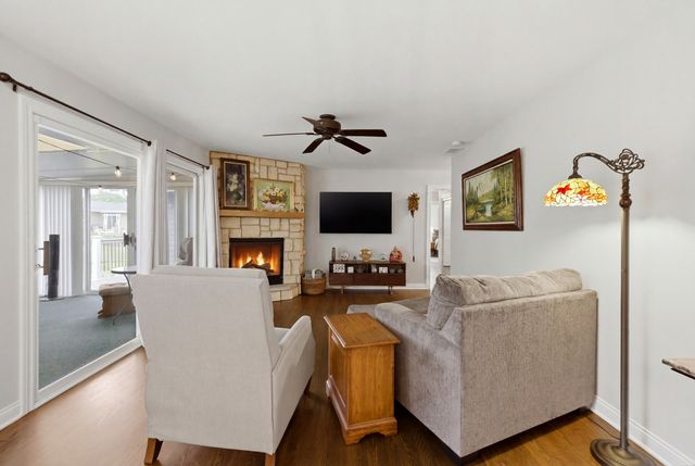 1321 Cumberland Circle E, Elk Grove Village, IL 60007