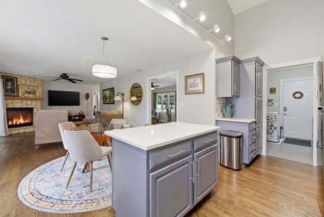 1321 Cumberland Circle E, Elk Grove Village, IL 60007