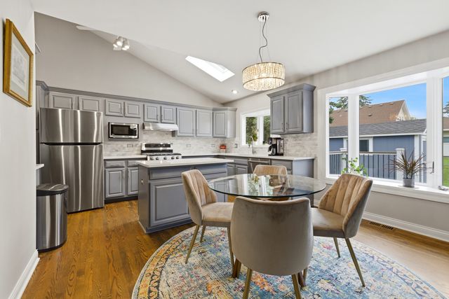 1321 Cumberland Circle E, Elk Grove Village, IL 60007