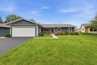 1321 Cumberland Circle E, Elk Grove Village, IL 60007