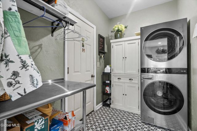 7 Hyde Court, Queensbury, NY 12804