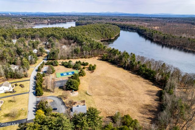 7 Hyde Court, Queensbury, NY 12804