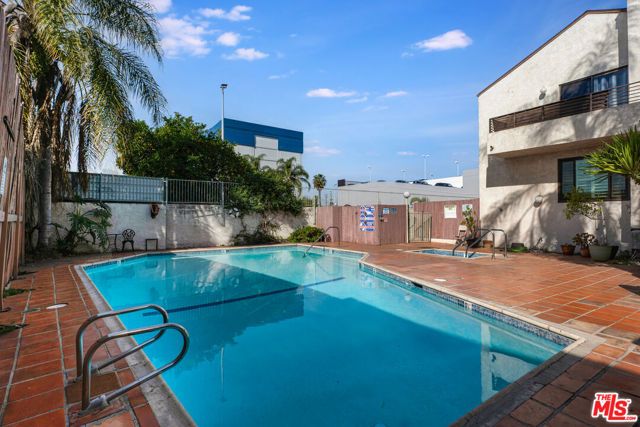 8221 Langdon Avenue 208, Van Nuys (los Angeles), CA 91406