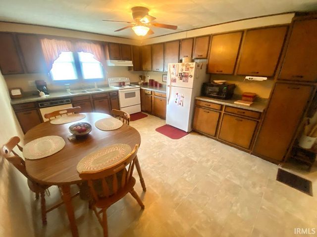 25 N Myra Street, Worthington, IN 47471