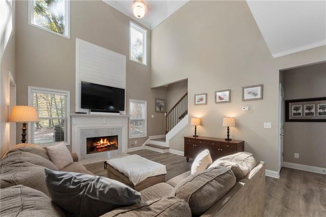 732 E Jefferson Street, Hoschton, GA 30548