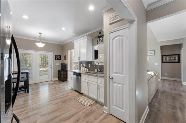 732 E Jefferson Street, Hoschton, GA 30548