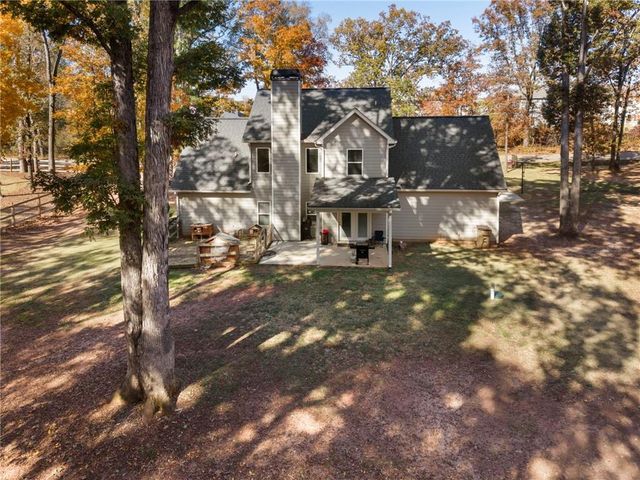 732 E Jefferson Street, Hoschton, GA 30548