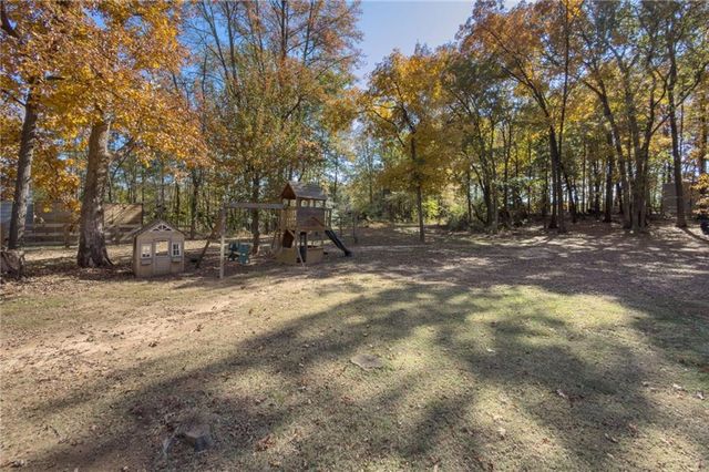 732 E Jefferson Street, Hoschton, GA 30548