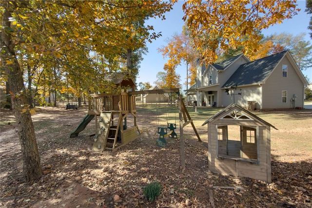 732 E Jefferson Street, Hoschton, GA 30548