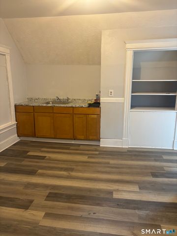 19-21 Moore Avenue, East Hartford, CT 06108