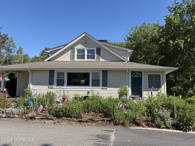 2041 8th Avenue, Toms River, NJ 08757