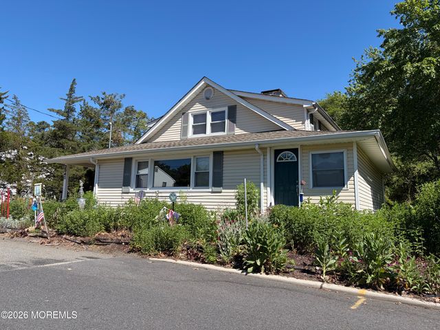 2041 8th Avenue, Toms River, NJ 08757