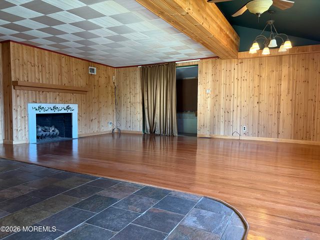 2041 8th Avenue, Toms River, NJ 08757