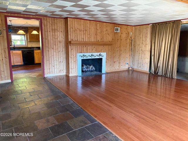 2041 8th Avenue, Toms River, NJ 08757