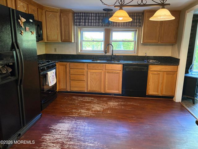 2041 8th Avenue, Toms River, NJ 08757
