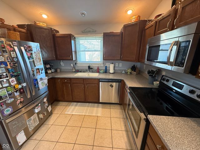 2127 Yosemite Drive, Lebanon, IN 46052