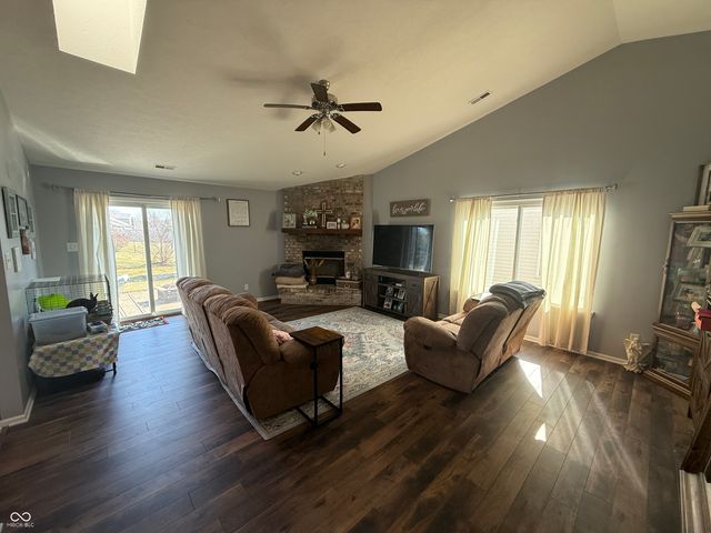 2127 Yosemite Drive, Lebanon, IN 46052